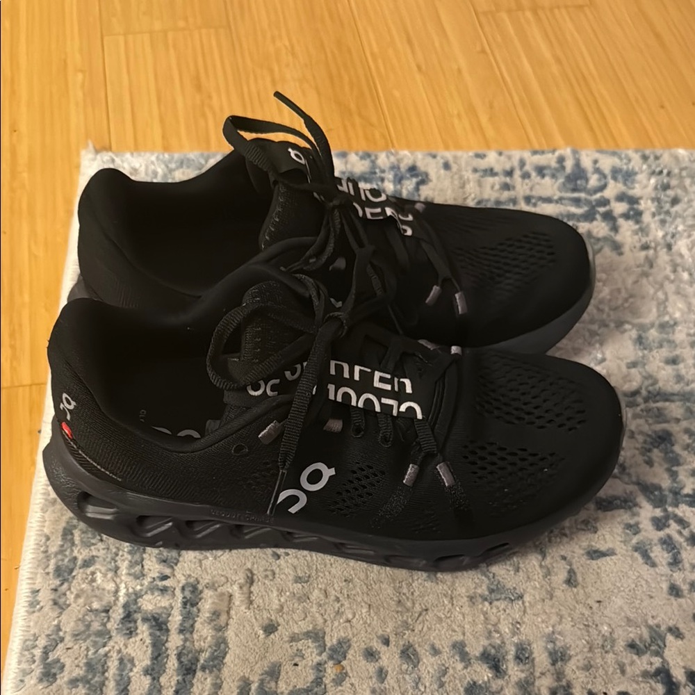 On Running Athletic Cloud Surfer Running Shoes